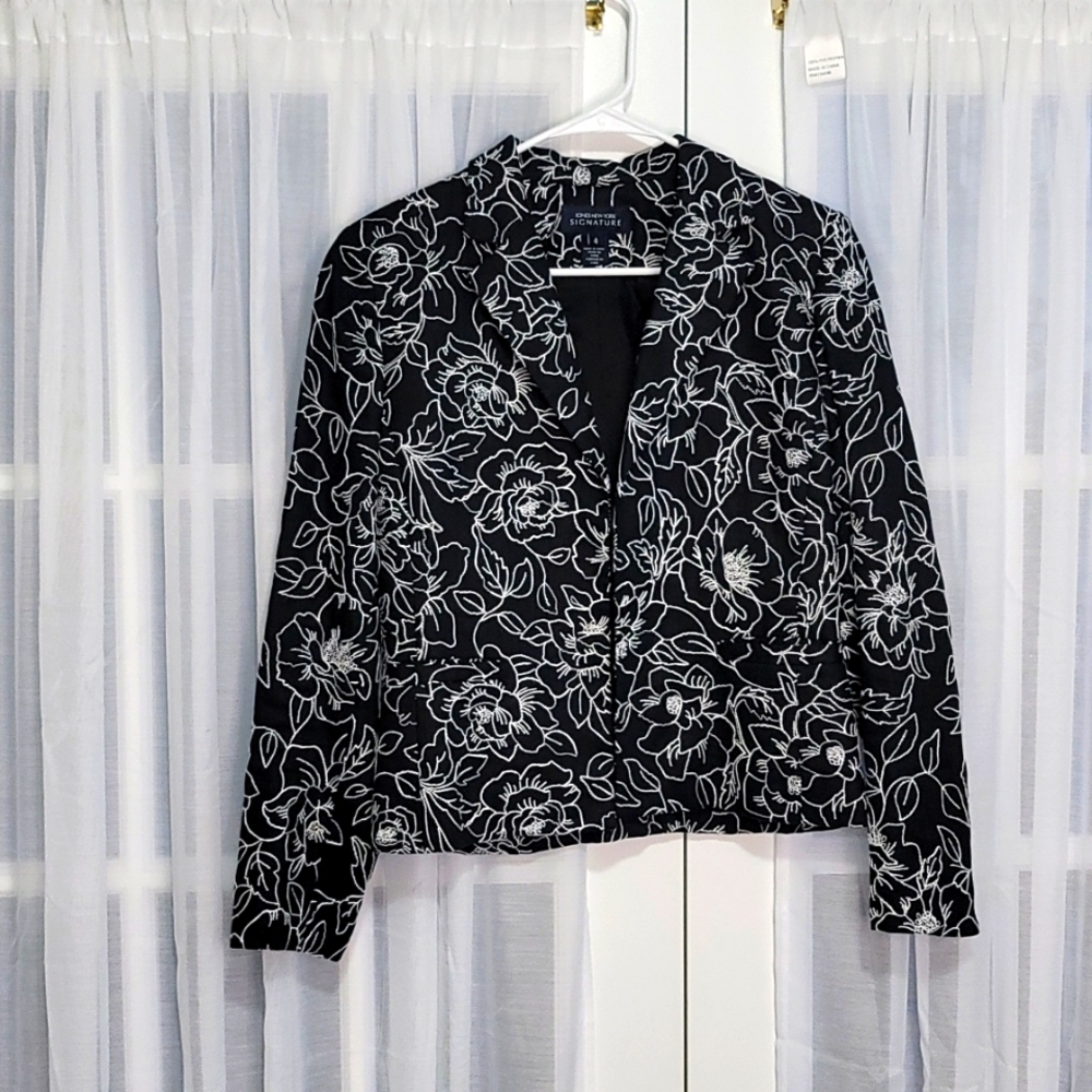 Jones New York Signature black with white embroidered floral print blazer
